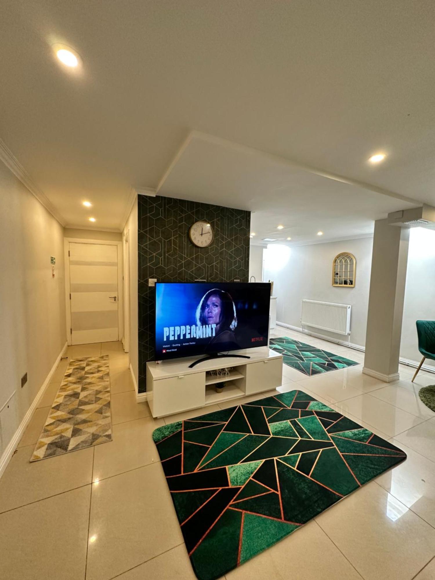 Luxury Studio Apartment Harrow on the Hill Екстер'єр фото