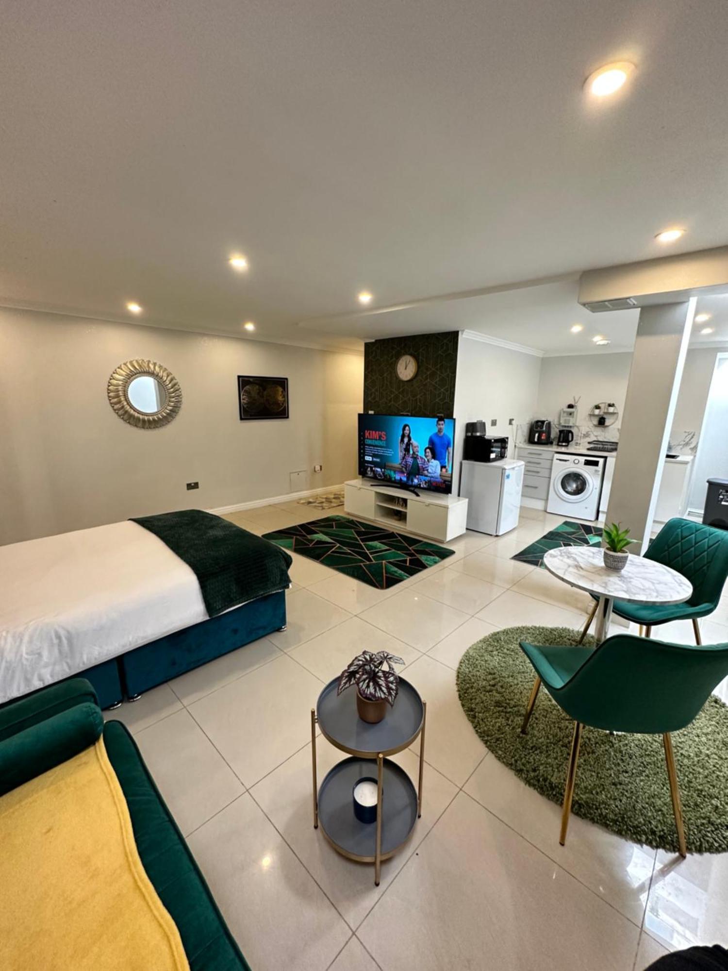Luxury Studio Apartment Harrow on the Hill Екстер'єр фото