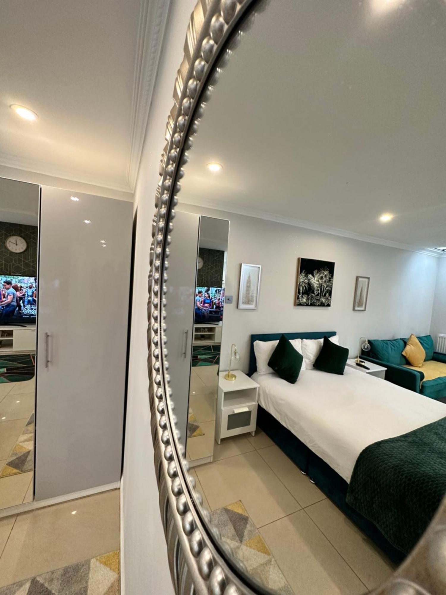 Luxury Studio Apartment Harrow on the Hill Екстер'єр фото