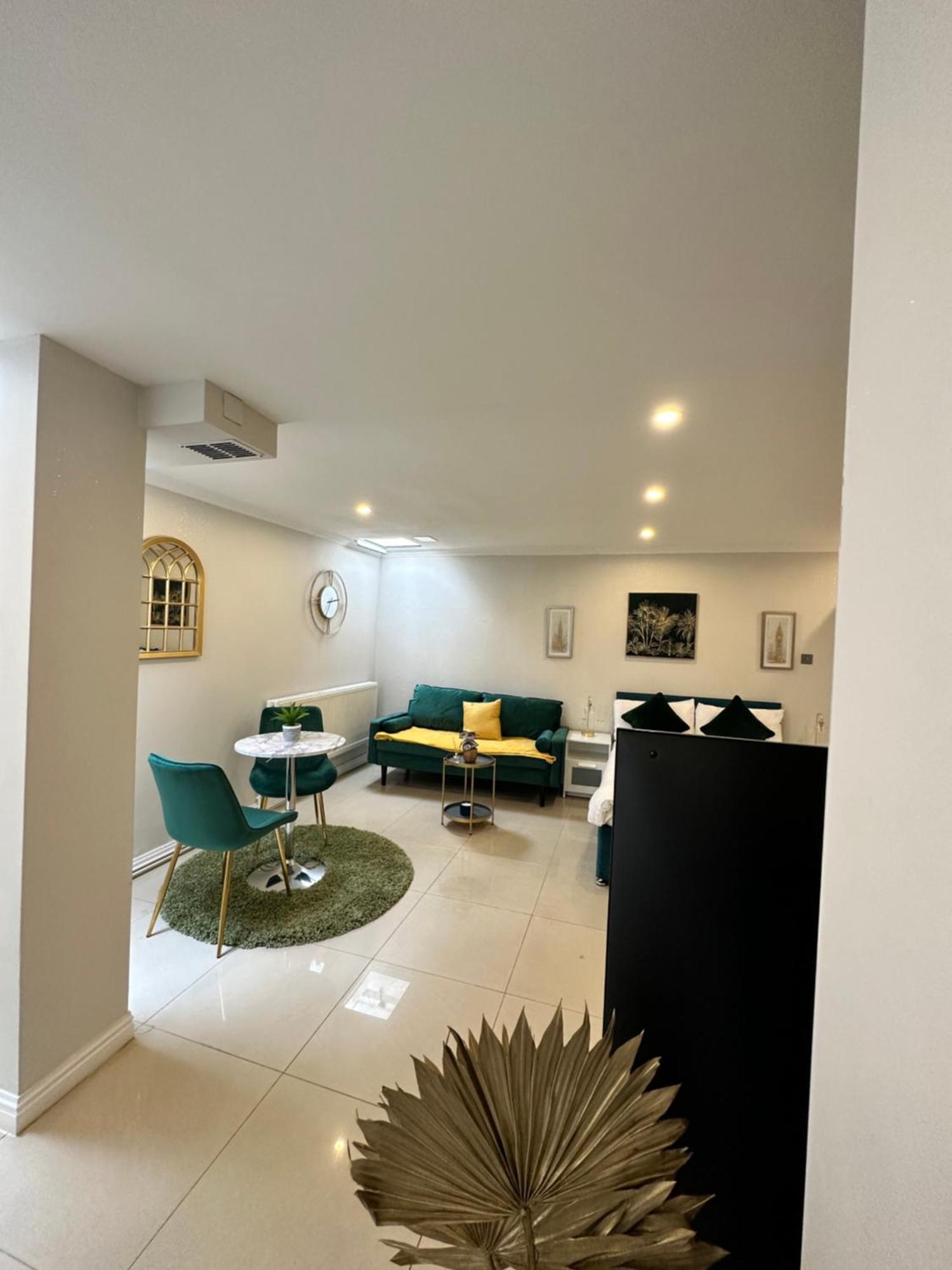 Luxury Studio Apartment Harrow on the Hill Екстер'єр фото