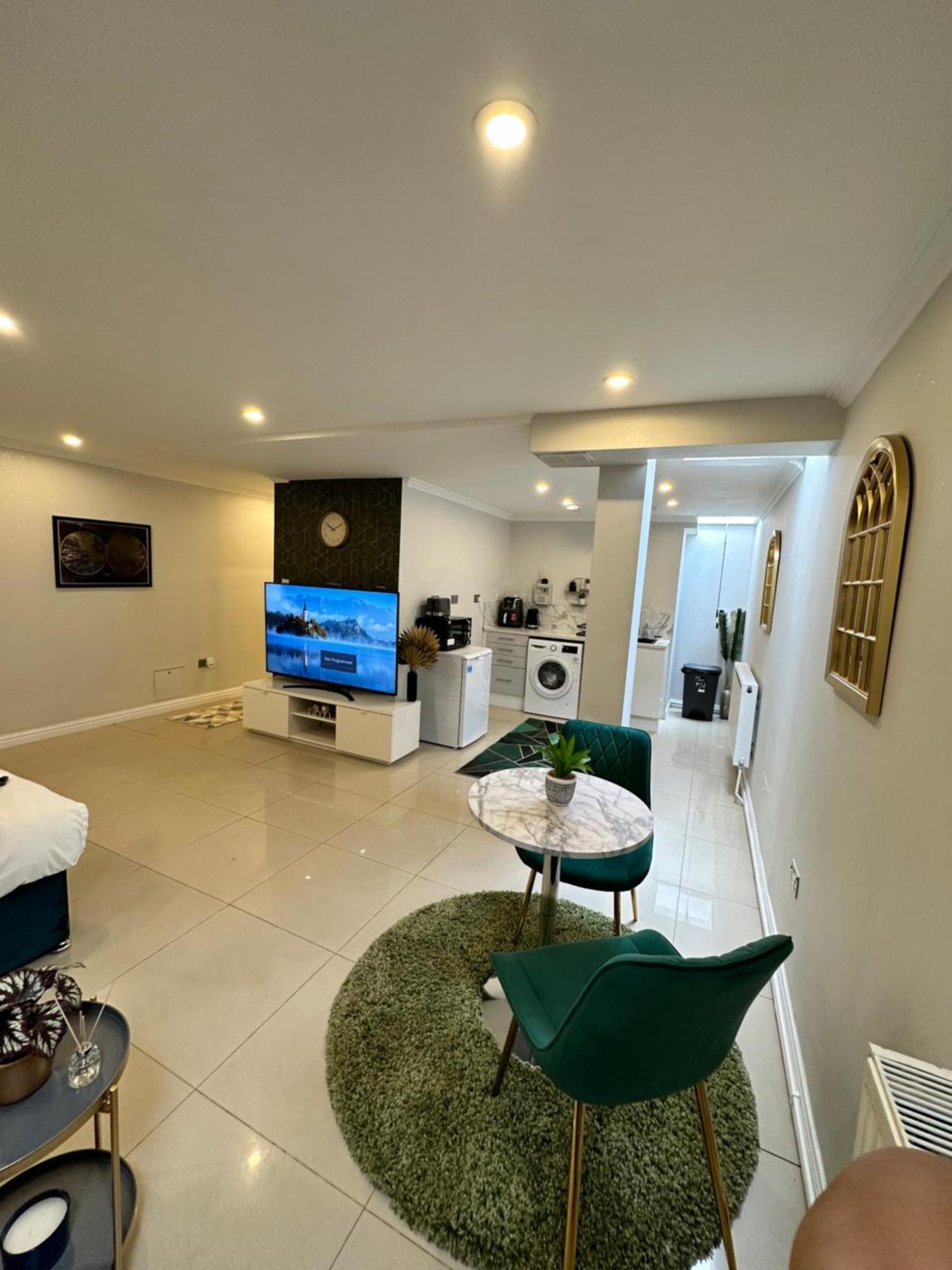Luxury Studio Apartment Harrow on the Hill Екстер'єр фото