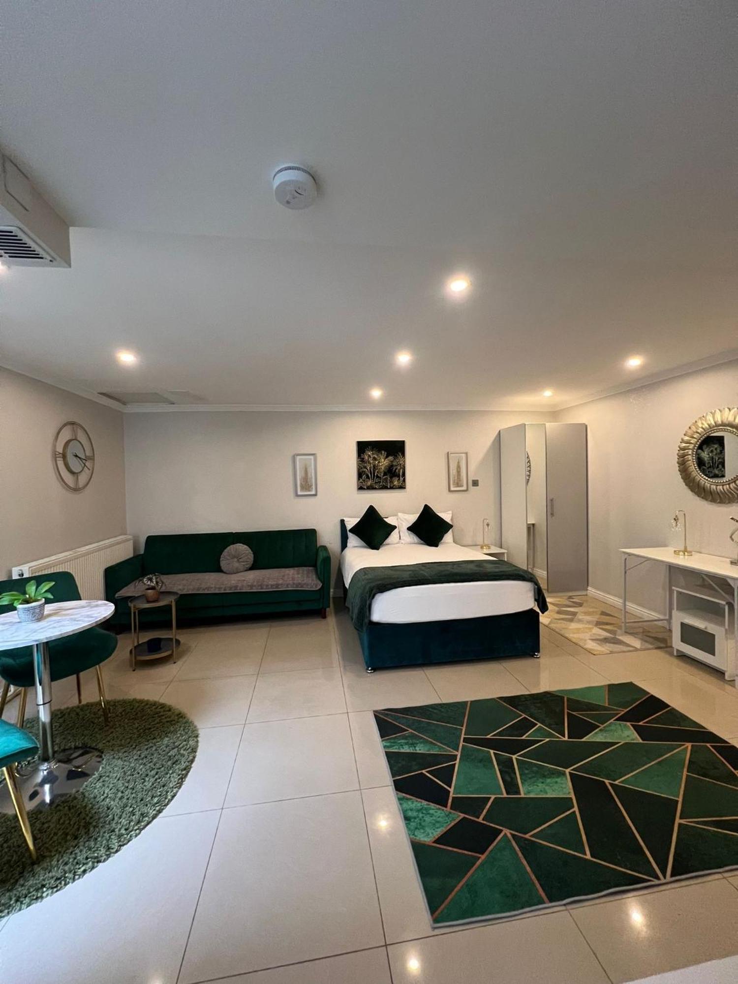 Luxury Studio Apartment Harrow on the Hill Екстер'єр фото