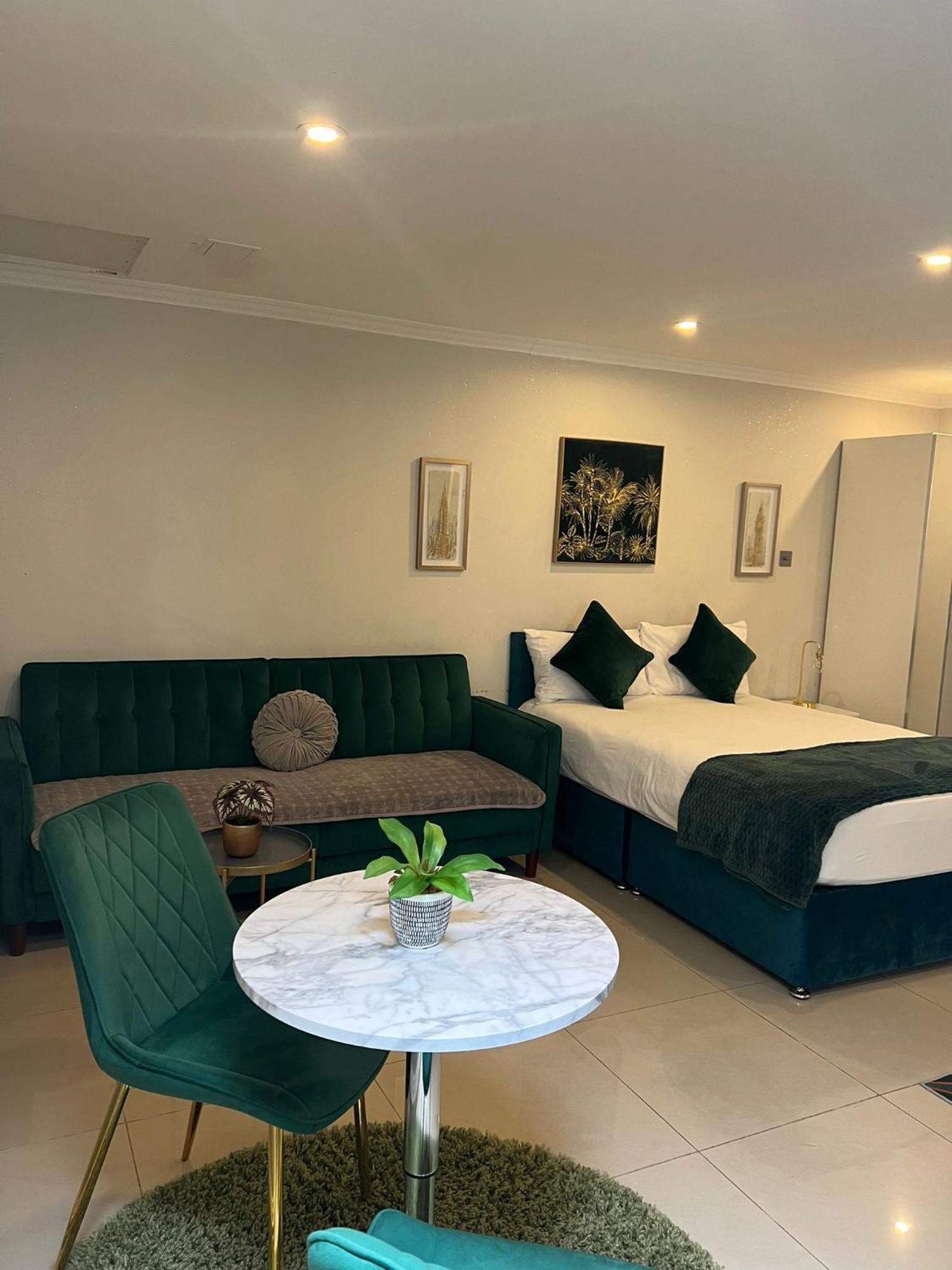 Luxury Studio Apartment Harrow on the Hill Екстер'єр фото